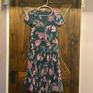 Ann Taylor Size 4 mid length dress, pleated, flutter sleeves